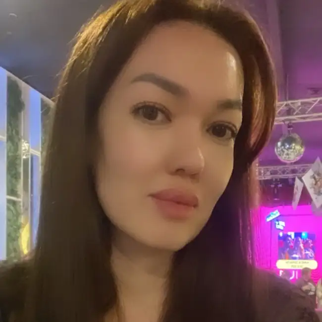 Ainura, 42 - Gratis
