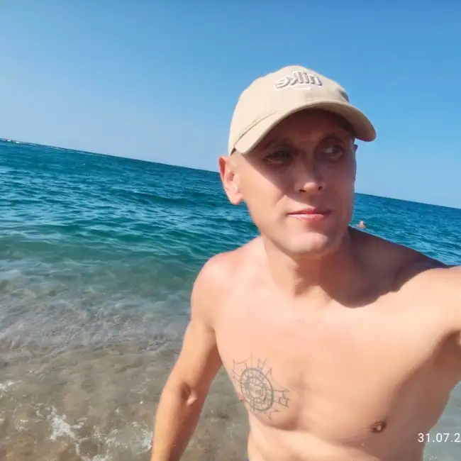 Niko, 44