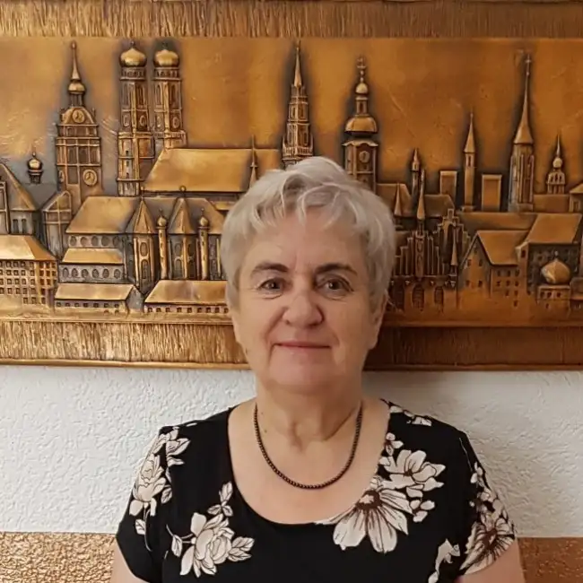 Elena, 72
