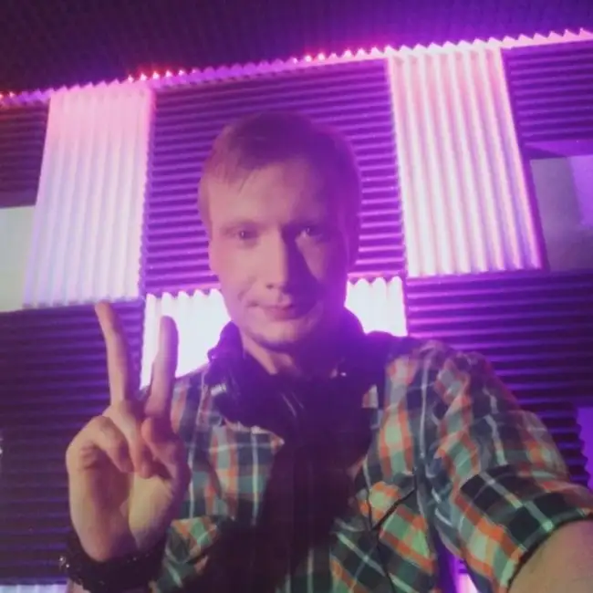 Alex, 37