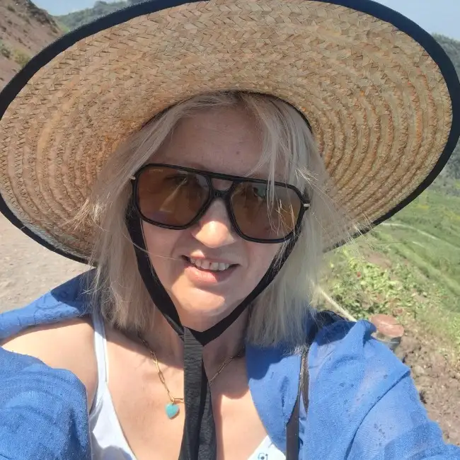 Irina, 44