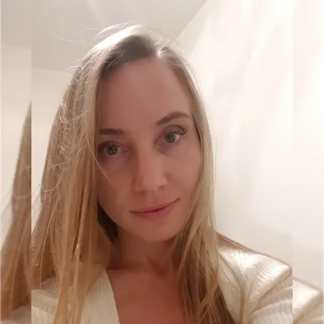 Elena, 38