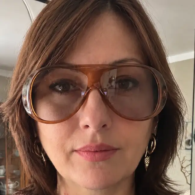 Elena, 43