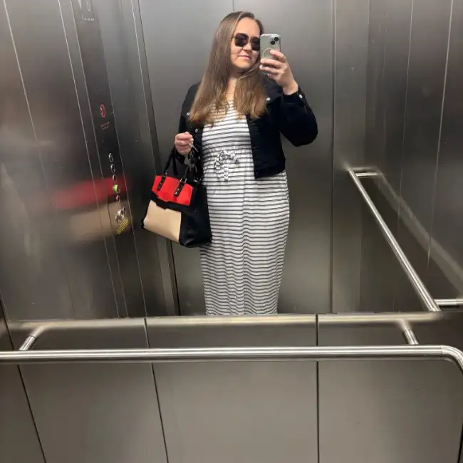 Valeria, 37