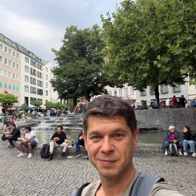 Anton, 48