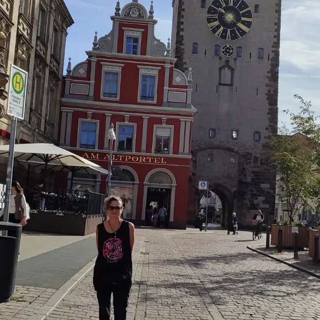 lila, 51