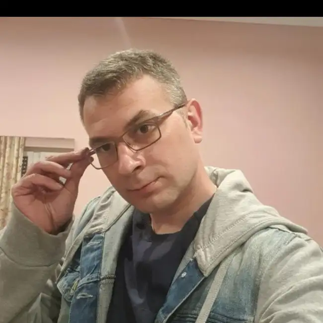 Alex, 40